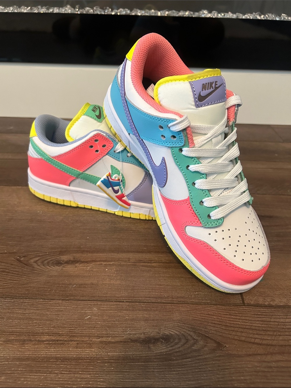 Nike Dunk Low SE "Easter Candy - Picture 3 of 7